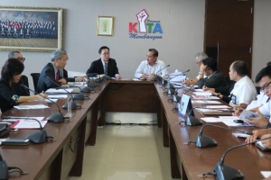 發展局局長（左五）於3月1日率領代表團在印尼雅加達與印尼公共工程及住房部建設科總司長Yusid Toyib（左六）會面。