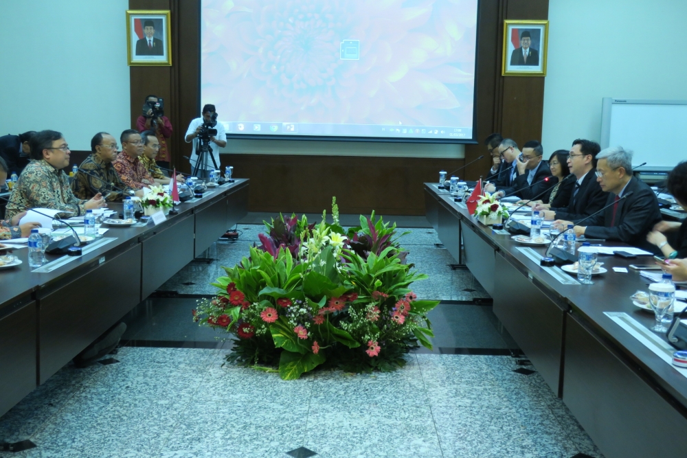 The Secretary for Development (second right) meets with the Minister of National Development Planning of Indonesia, Mr Brodjonegoro Bambang (first left), in Jakarta, Indonesia, on March 1.