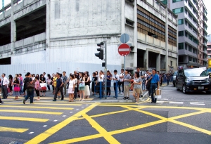 Vehicle-pedestrian conflicts often occur in some parts of Kowloon East.  Proper diversion should be implemented, especially in How Ming Street in Kwun Tong, where the pedestrian environment is undesirable.