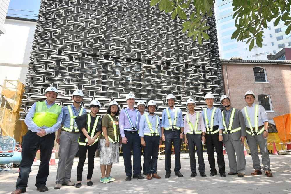 SDEV, Mr Michael WONG (right), visits the AA, which will in future house a multi-purpose hall to hold film screenings, conferences, seminars, educational activities, etc.

