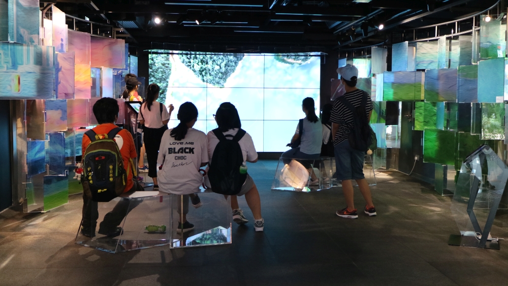 The video shown in the “Liveable Hong Kong” exhibition zone showcases the transformation of our city and allows visitors to experience its evolution into a livable city. 