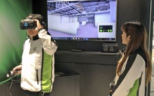 Staff of the Centre demonstrates how to use Building Information Modelling (BIM) to illustrate the construction sequences of a construction project in a virtual reality environment.