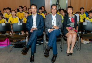 SDEV Mr Michael Wong attends the event in the company of Deputy Director of Planning, Mr CHUNG Man-kit, Ivan (left) and Assistant Director of Planning, Ms YAM Ya May, Lily (right).