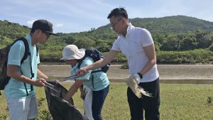 The guided tour organises a cleanup of the area for the participants to promote the message of keeping our shorelines clean.