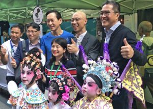 The carnival provides an array of activities including exhibitions, workshops, game booths, various types of music and dance performances and children’s Cantonese operas, etc.