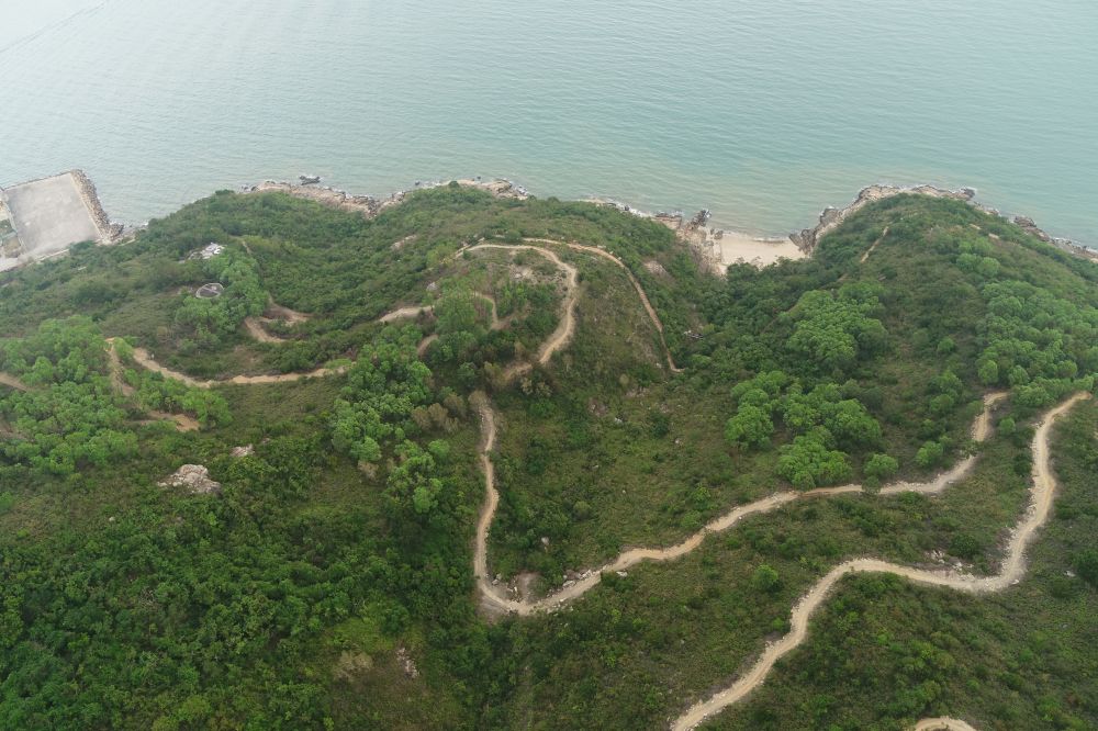 The mountain bike training ground and adjoining trails near Lai Chi Yuen Tsuen in south Lantau are scheduled for completion in mid-2019.  By then, riders can enjoy the fun of mountain biking and marvel at the beautiful surrounding scenery. The photo above is an aerial view of the bike trails.
