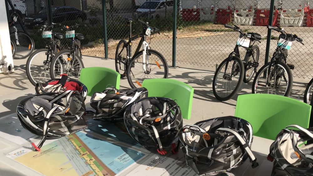 During the pilot project, free rental of bicycles and safety helmets in different sizes are provided for members of the public.