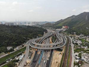 Along the highway, there are four interchanges linking up with the Fanling Highway, Sha Tau Kok Road, local road at Ping Yeung and Lin Ma Hang Road respectively. Pictured is the Fanling Highway Interchange.