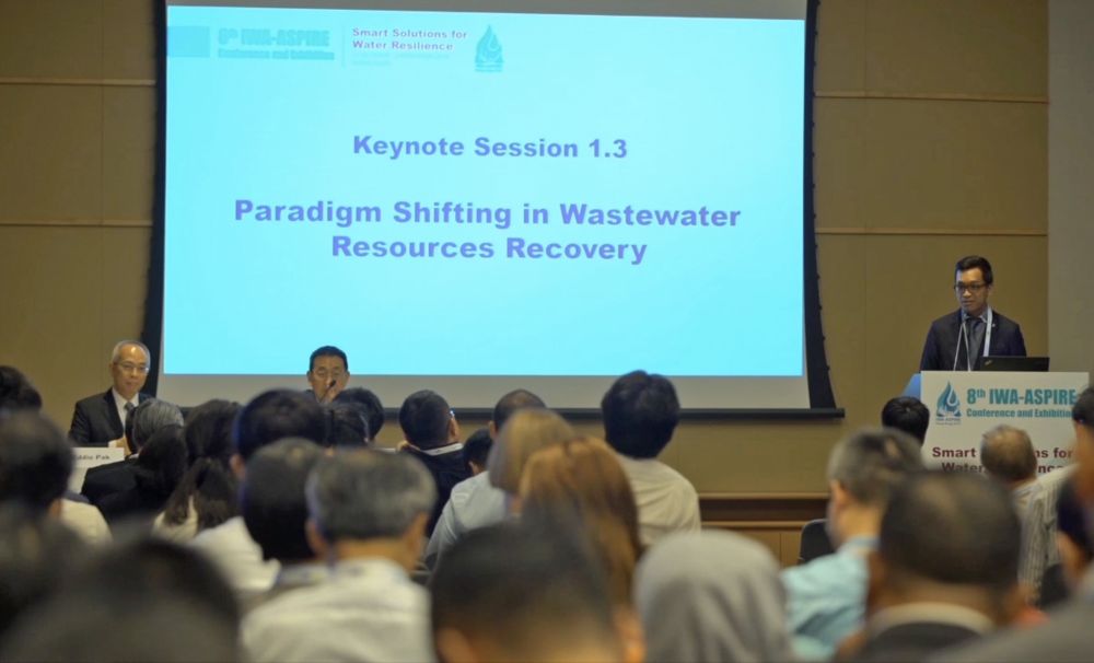 Experts and delegates are discussing issues of water resources policy and management, sustainable development, flood prevention and sewage treatment at the conference.