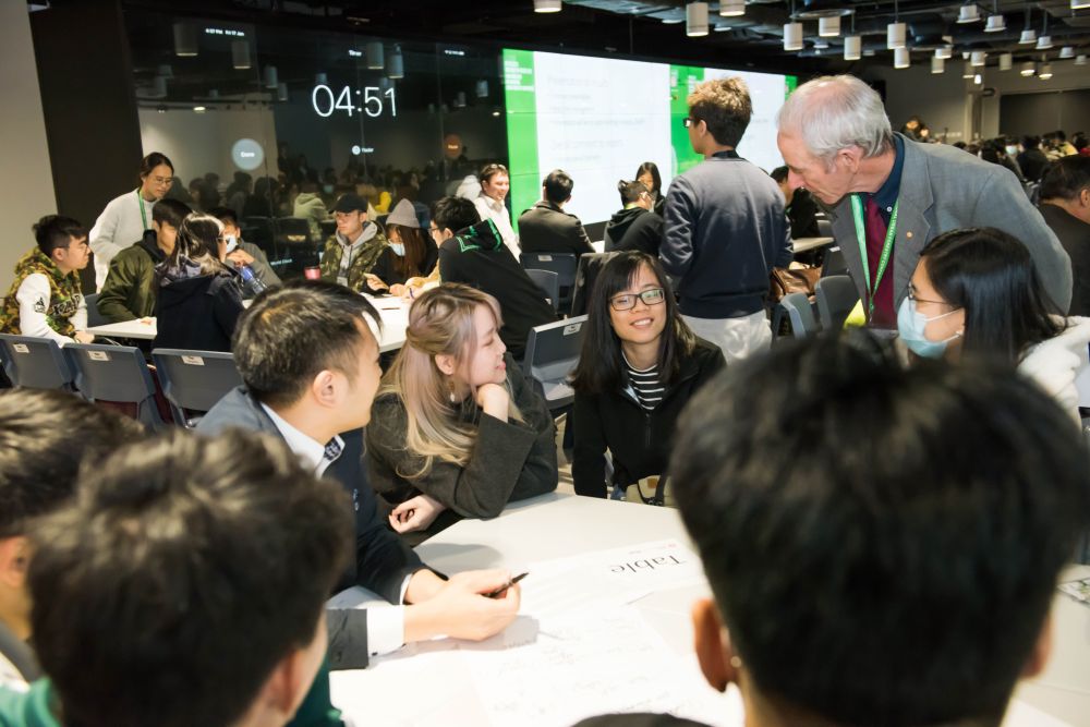 Discussions have been arranged between overseas speakers and more than 120 students in the disciplines of landscape architecture, arboriculture and horticulture on how to achieve the sustainable urban forestry within a high-density city environment.