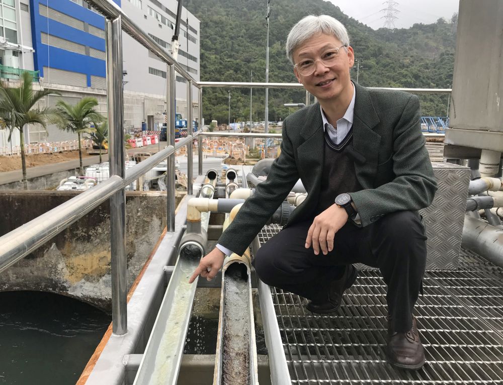 The Chief Waterworks Chemist, Mr Kelvin KWOK, says a chemical named alum can coagulate impurities in water to facilitate sedimentation. The picture shows alum is flowing into the raw water through the small holes of the pipe.