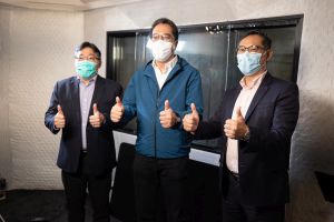 The SDEV, Mr Michael WONG (centre), the Permanent Secretary for Development (Works) of the DEVB, Mr LAM Sai-hung (left), and the Director of Civil Engineering and Development, Mr LAU Chun-kit, Ricky (right), take part in the production of the MV of Sail through the Pandemic, urging everyone to fight the virus together in the spirit of mutual care and assistance.
