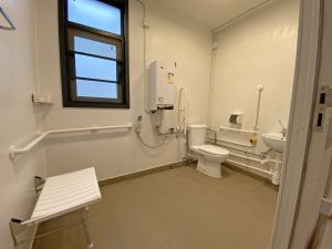 14 barrier-free units with accessible toilet and shower compartments have been purposefully built at Phase 2 quarantine camps to facilitate use by wheelchair users. The units are interconnected with the neighbouring units for relatives or caregivers to stay.