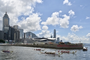 Some water sports events such as yacht racing and dragon boat races were successfully held earlier in the Water Sports and Recreation Precinct (Phase 2) in Wan Chai, which is expected to be opened by the end of this year.