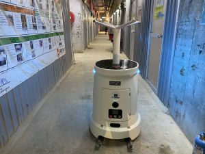The air disinfection robot (Mist-bot) in the picture disinfects the construction site area and workers’ canteen on a regular basis.