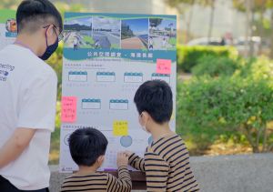 The project team of the ArchSD invites more than 100 members of the public to share their thoughts on and visions towards the design of POSs in a street poll.