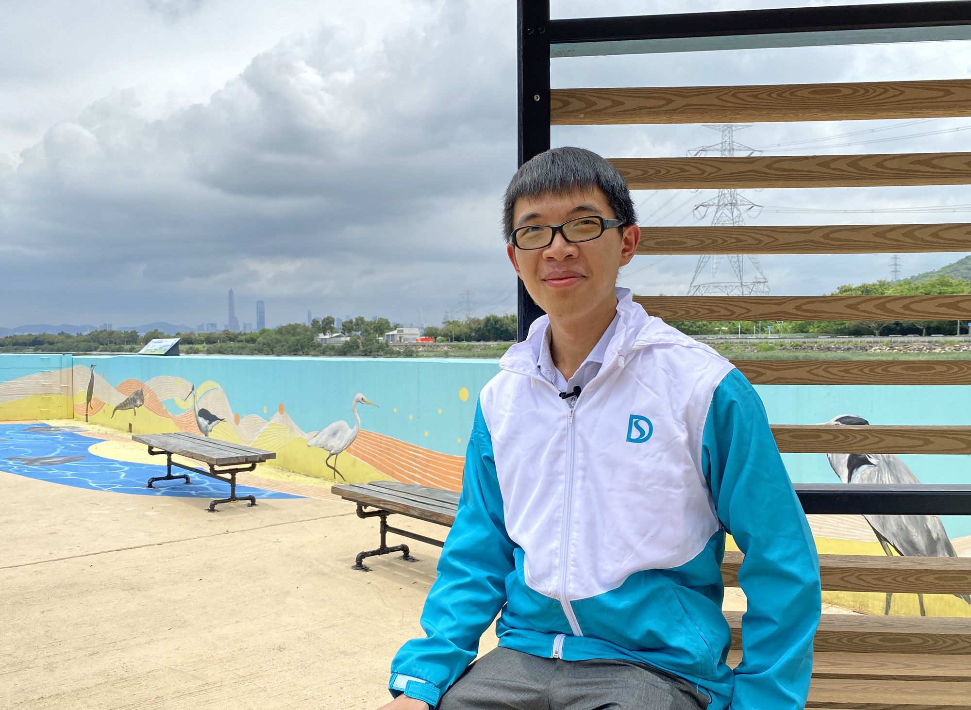 Mr TAI Wai-hin, Engineer (Mainland North Division) of the DSD, says that apart from improving the flood prevention capability of river channels, the DSD has also incorporated more people-oriented design at the riversides to promote a water-friendly culture.