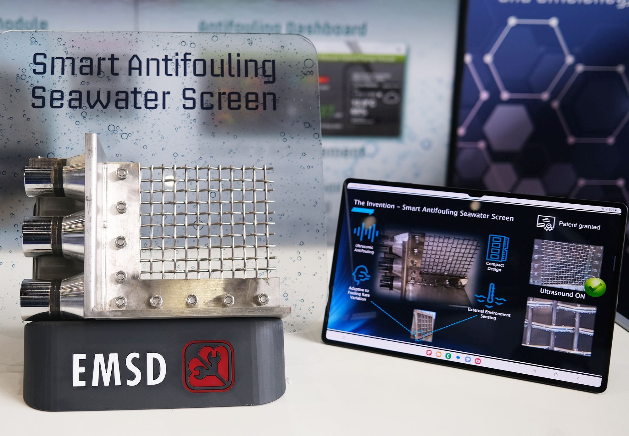 The Smart Antifouling Seawater Screen uses ultrasound to prevent the forming of biofilm, so as to enhance the efficiency of the seawater cooling system.