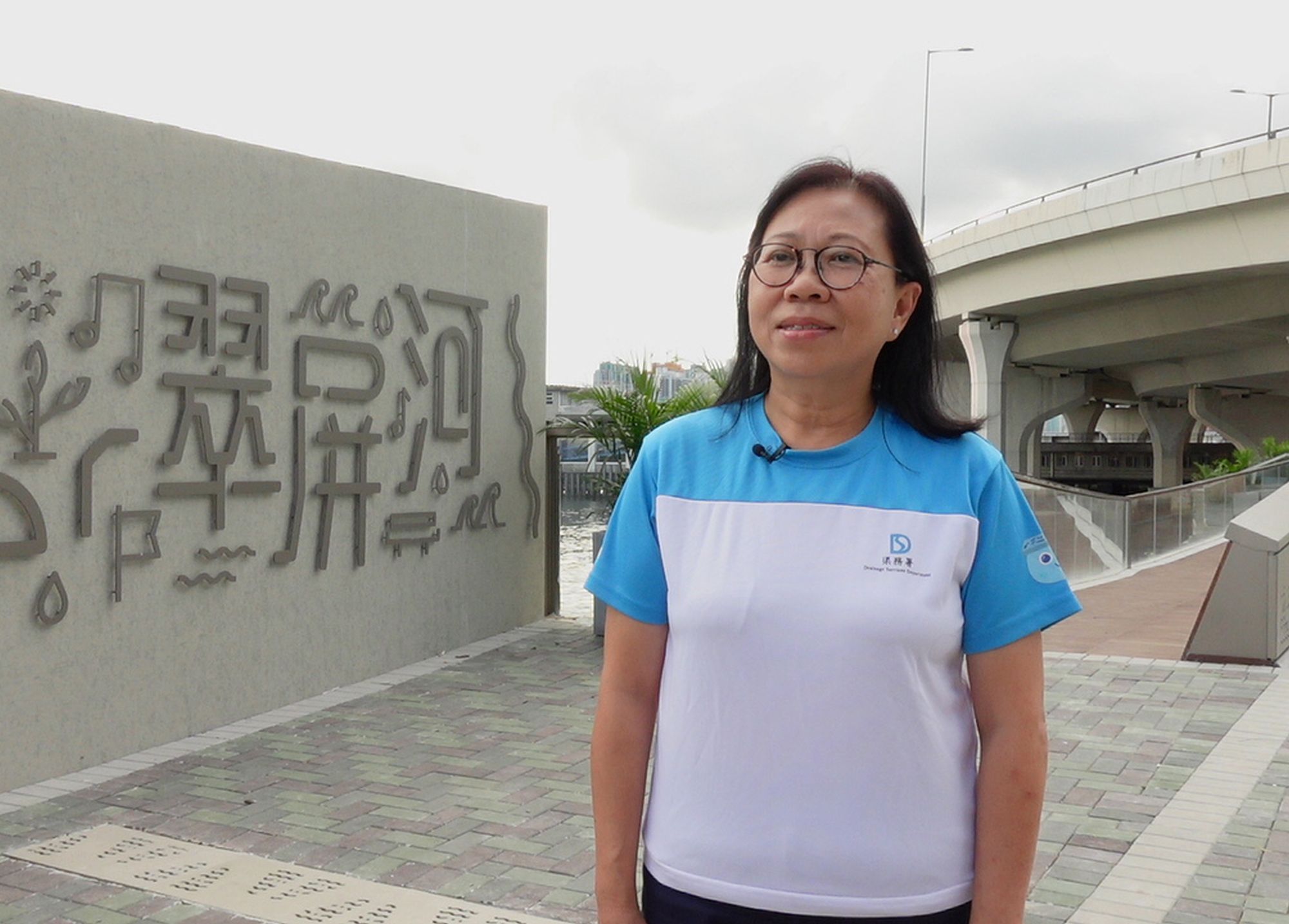 The Director of DSD, Ms Alice PANG says that her colleagues go the extra mile for several projects near the Tsui Ping River in Kwun Tong, offering another quality waterfront open space for the public.