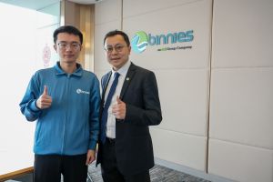 賓尼斯工程顧問公司項目董事劉威（右）和賓尼斯工程顧問公司助理工程師許進彬（左）。