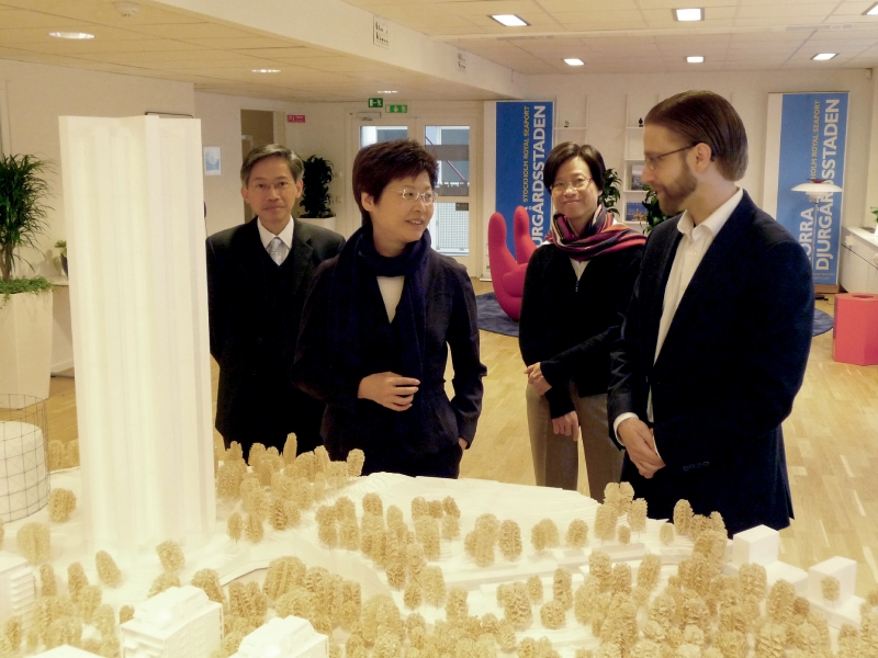 While in Stockholm, Sweden, on October 16 (Stockholm time), the Secretary for Development, Mrs Carrie Lam (second left), was briefed on the Stockholm Royal Seaport, which seeks to transform an old industrial area into one of Europe's most modern and attractive living environments.
