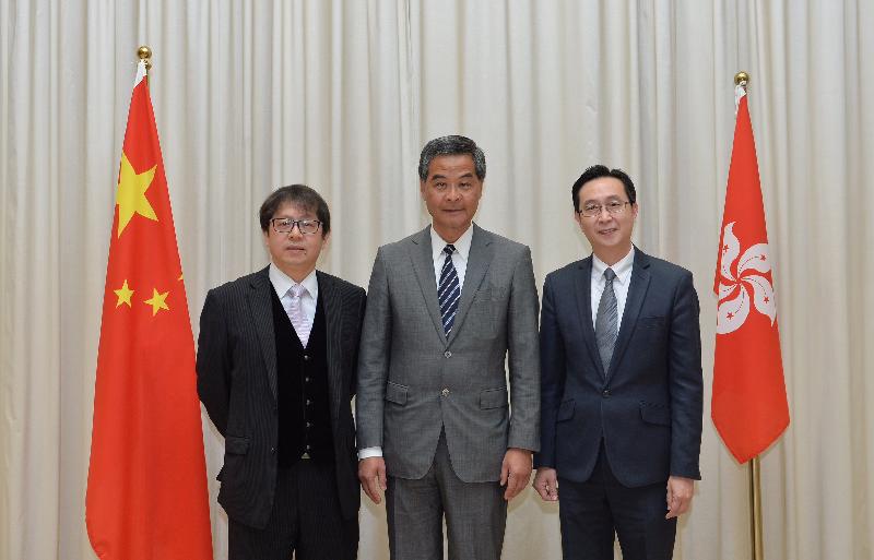 The Chief Executive, Mr C Y Leung (centre), today (February 13) is pictured with the new Secretary for Development, Mr Eric Ma (right), and the new Secretary for Labour and Welfare, Mr Stephen Sui (left).