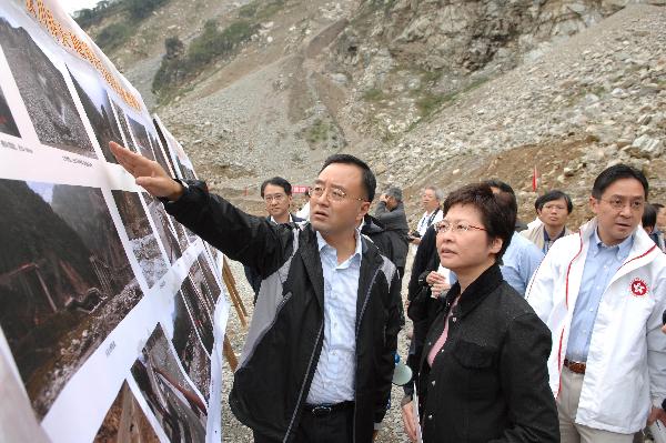 The Secretary for Development, Mrs Carrie Lam, being briefed by the Director of Sichuan Transport Department, Mr Gao Feng, on the reconstruction of Provincial Road 303 between Yingxiu and Wolong in Chengdu today (October 11).