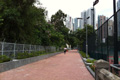 明渠覆蓋後建成的「火龍徑」，為市民提供舒適的步行環境。