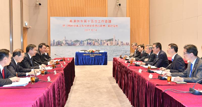 The Secretary for Development, Mr Michael Wong (third right), today (December 14) holds a working meeting with the Guangdong authorities to review the Dongjiang water quality monitoring work and the progress of various measures being undertaken by the Guangdong side to enhance water safety.