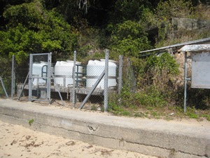 另一些供應偏遠鄉村居民生活用水的儲水缸。