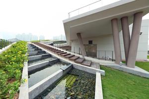 A water feature at the Kowloon City Sewage Pumping Station operated by rainwater harvesting system.