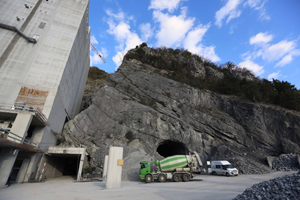 瑞士東部Sargans附近的地下石礦場入口。