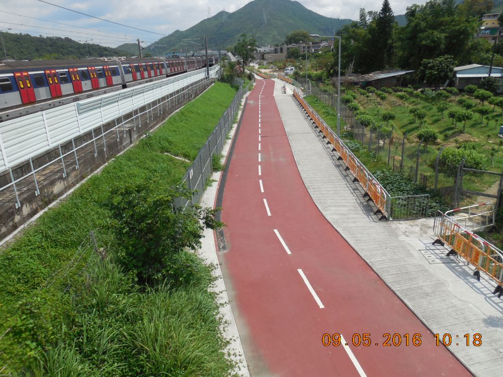 The cycle track near Tai Wo