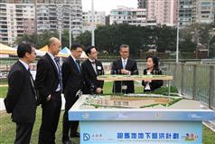 Accompanied by the Secretary for Development, Mr Eric Ma (third right), and the Director of Drainage Services, Mr Edwin Tong (third left), the Financial Secretary, Mr Paul Chan (second right), receives a briefing from an engineer of the Drainage Services Department on the Happy Valley Underground Stormwater Storage Scheme in Happy Valley today (March 16).
