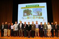 The Secretary for the Development, Mr Eric Ma (centre), is pictured with the Convenor of the Symposium and President of the Hong Kong Institute of Horticultural Science, Dr Eric Lee (seventh left); the Associate Vice-President of the Chinese University of Hong Kong, Professor Fung Tung (seventh right), and scientists and tree experts from Hong Kong, Mainland China, the United States, Australia and Taiwan at the Symposium on Brown Root Rot Disease Management today (March 18). The Deputy Secretary for Development (Works), Mr Albert Lam (second left), and the Head of the Greening, Landscape and Tree Management Section of the Development Bureau, Ms Deborah Kuh (third left), also attended the Symposium. 