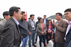 The Secretary for Development, Mr Eric Ma (first left), joins a duty visit to the Dongjiang River Basin by Legislative Council (LegCo) members today (April 14). Picture shows Mr Ma and the LegCo members being briefed by an officer of the Water Affairs Bureau of Heyuan Municipality on the protection and management of Dongjiang water resources in Xinfengjiang Reservoir, Heyuan.