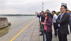 The Secretary for Development, Mr Eric Ma (first right), joins a duty visit to the Dongjiang River Basin by Legislative Council (LegCo) members today (April 14). Picture shows Mr Ma and the LegCo members visiting the Green Way in Huizhou to learn about its water quality.