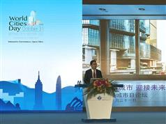 The Secretary for Development, Mr Michael Wong, delivers a keynote speech at the opening ceremony of the 2017 World Cities Day Forum in Guangzhou today (October 31). 