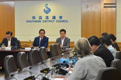 The Secretary for Development, Mr Michael Wong (second left), visited Southern District today (May 15) and met with members of the Southern District Council. Next to Mr Chan are the Under Secretary for Development, Mr Liu Chun-san (first left), and the Chairman of the Southern District Council, Mr Chu Ching-hong (third left).