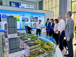 The Secretary for Development, Ms Bernadette Linn, and the Director of the Northern Metropolis Co-ordination Office, Mr Vic Yau, today (March 28) visited Luohu District and Pingshan District of Shenzhen. Photo shows Ms Linn (third right) and Mr Yau (first right) being briefed on the planning of the Biomedical Accelerator area in the Pingshan District during their visit to the area.