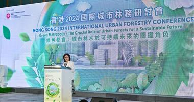 The Hong Kong 2024 International Urban Forestry Conference opened at the Hong Kong Science Park today (April 10). Photo shows the Secretary for Development, Ms Bernadette Linn, delivering welcome remarks at the opening ceremony.