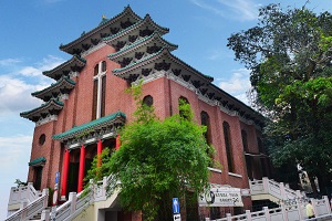 香港聖公會聖馬利亞堂以鋼筋混凝土及紅磚建成
