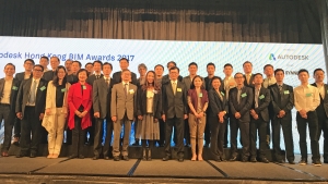廖振新副局長（前排左八）與獲得BIM建築設計獎項的政府和業界代表合照。
