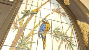 大宅內有120塊來自意大利的彩繪玻璃，復修其中20塊最美和最大的已花約4個月的時間。