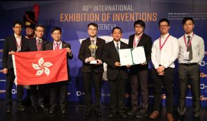 機電署在今年的日內瓦國際發明展獲取佳績，圖示機電署署理助理署長李學賢（左四）與獲得特別獎的團隊早前在日內瓦舉行的頒獎禮上合照。