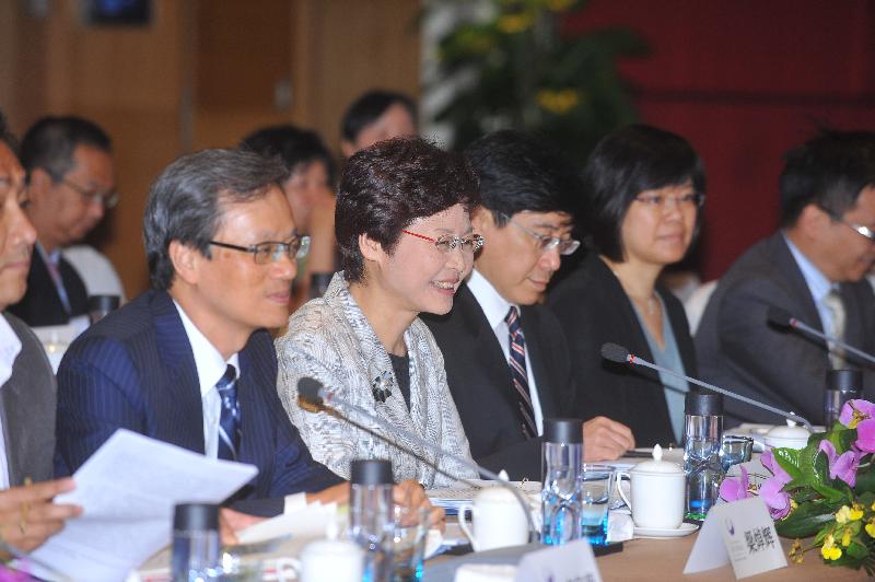 林鄭月娥主持「港深邊界區發展聯合專責小組」第八次會議。