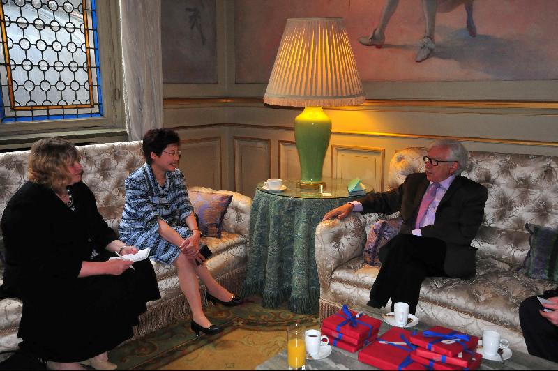 林鄭月娥拜訪巴黎副市長Pierre Schapira。