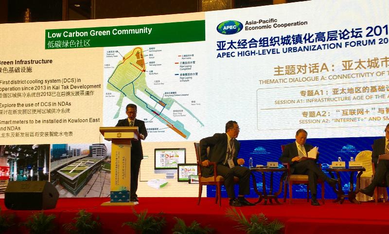 發展局局長陳茂波（左）今日（六月二日）在寧波出席「亞太區經濟合作組織城鎮化高層論壇２０１６」，並在「『互聯網＋』與智慧城市」專題環節上就香港智慧城市發展發言。
