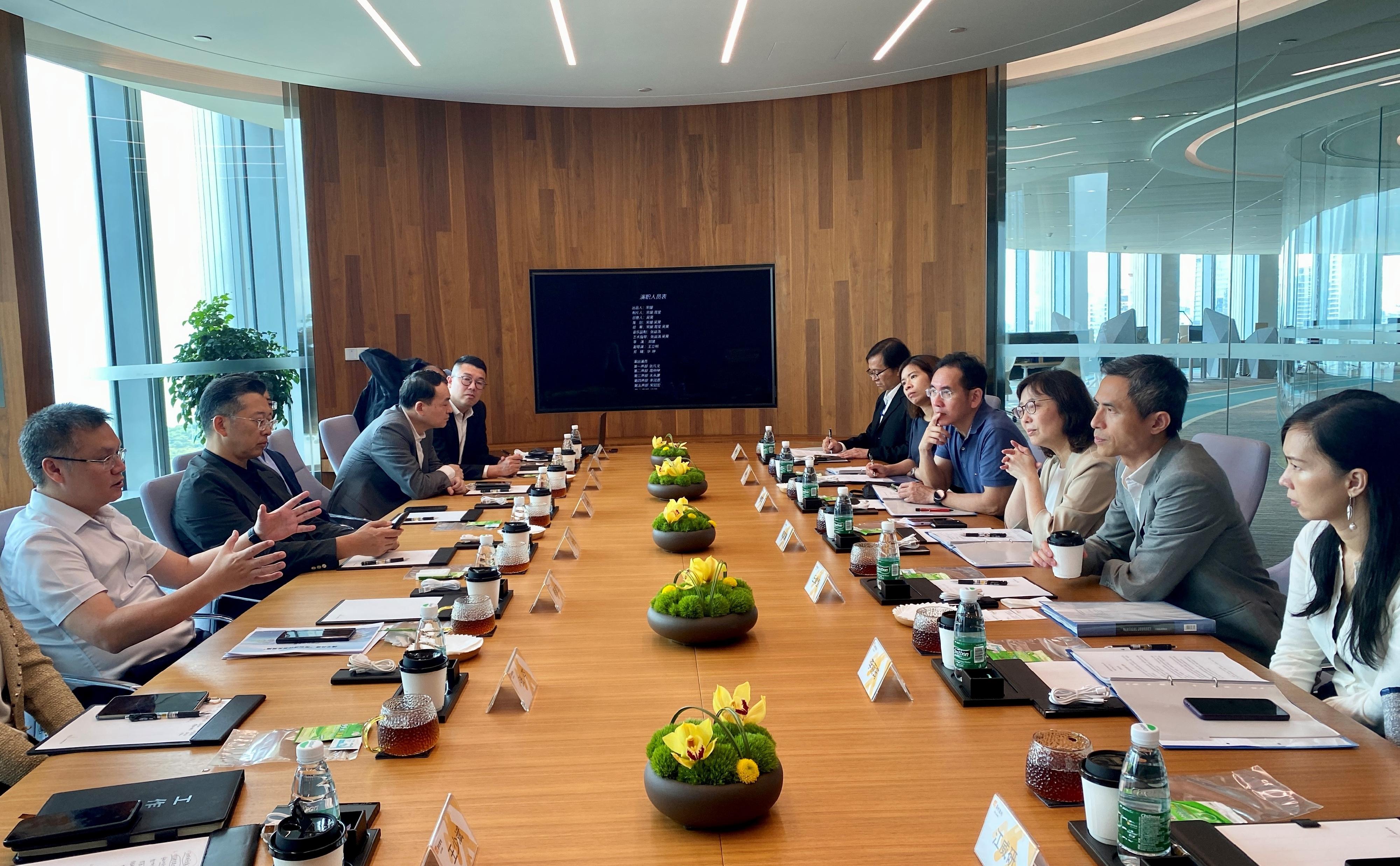 The Secretary for Development, Ms Bernadette Linn, today (June 1) visited Nanshan District in Shenzhen to inspect the development and implementation of local districts in the area. Photo shows Ms Linn (third right); the Under Secretary for Development, Mr David Lam (fourth right); and the Director of the Preparatory Office for Northern Metropolis, Mr Vic Yau (second right), exchanging views with the representatives from the People’s Government of Nanshan District and the developer .