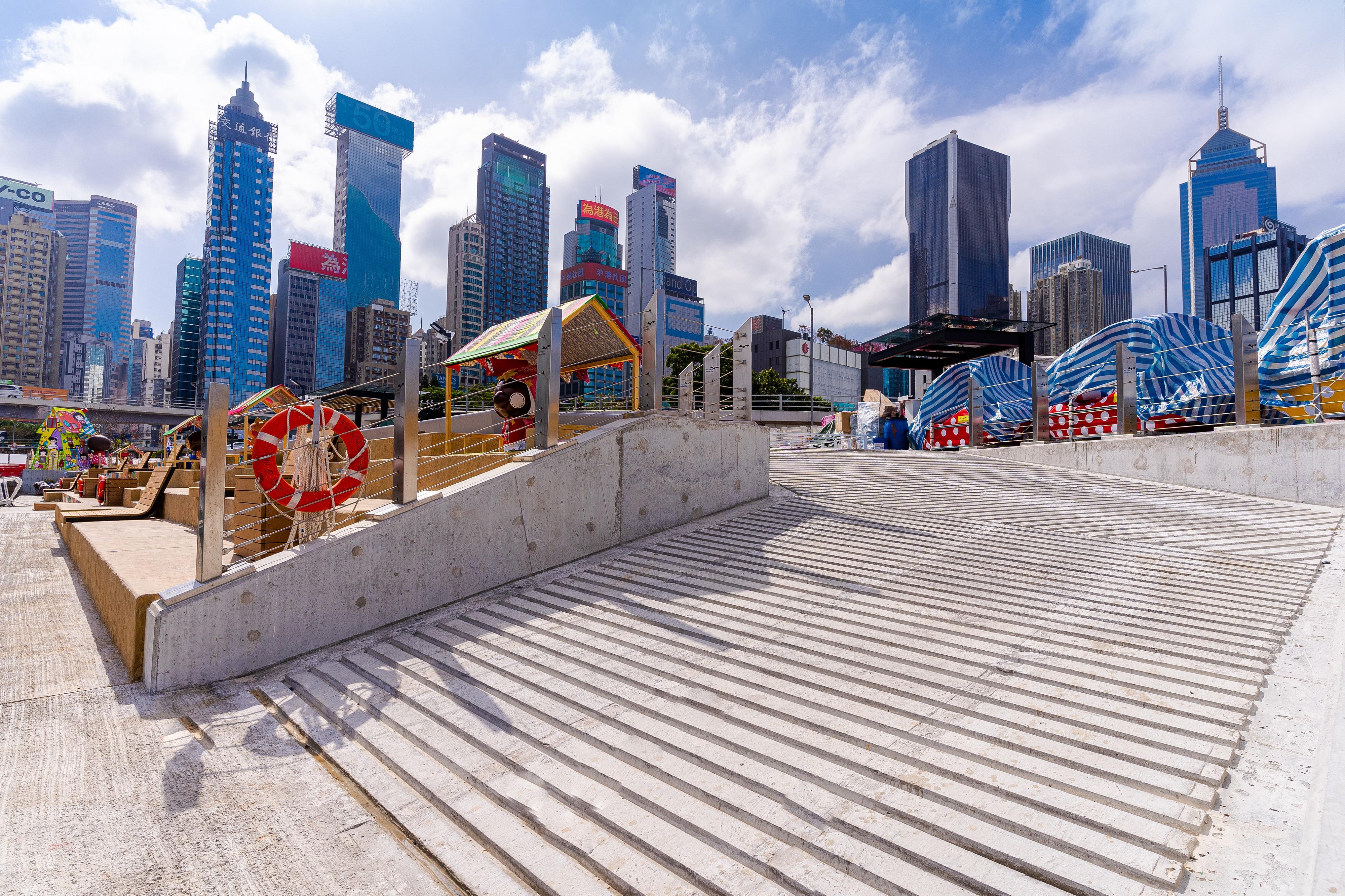 The first harbour steps in Victoria Harbour and the Water Sports and Recreation Precinct (Phase 2) located at the Wan Chai harbourfront will be officially opened on December 24. The Precinct provides an access ramp for boats to go up and down to the water in preparation for future water sport competitions.